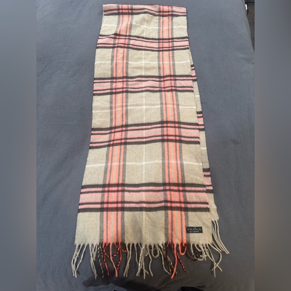 Checker Scarf - Picture 2 of 4